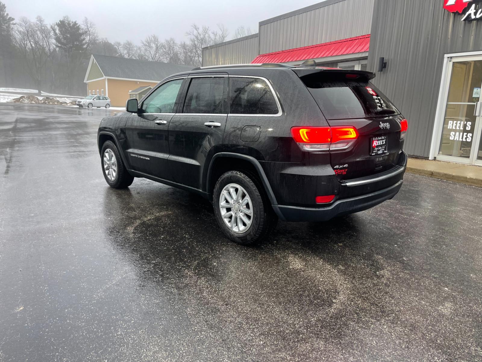 2015 Black /Black Jeep Grand Cherokee Limited 4WD (1C4RJFBG2FC) with an 3.6L V6 DOHC 24V FFV engine, 8-Speed Automatic transmission, located at 11115 Chardon Rd. , Chardon, OH, 44024, (440) 214-9705, 41.580246, -81.241943 - This 2015 Jeep Grand Cherokee Limited 4WD comes equipped with a 3.6L Pentastar V6 engine paired with an 8-speed automatic transmission, offering a blend of power and efficiency. It boasts a luxurious leather interior with both front and rear heated seats for comfort in various climates. For convenie - Photo #11